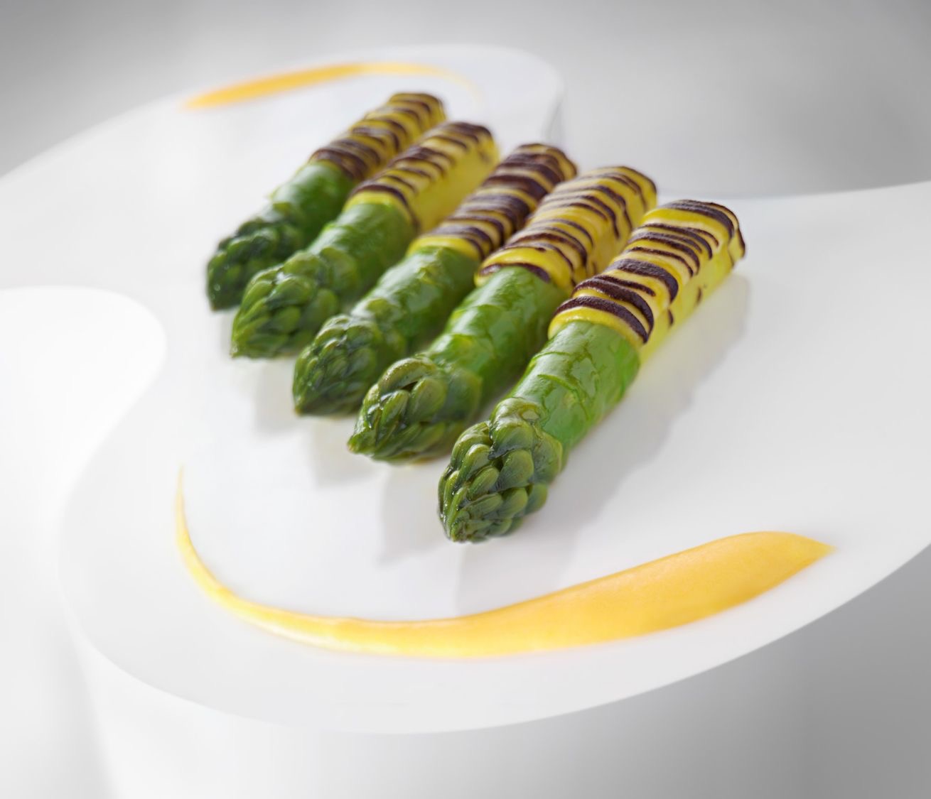 Asperges vertes de chez Blanc, comté / vin jaune / truffe noire - JF Piege